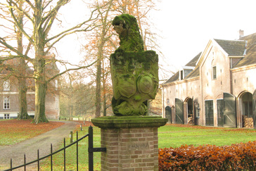 Toegangszuil kasteel Hackfort