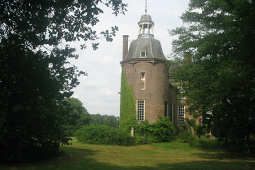 Zijaanzicht kasteel