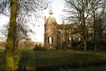 Zijaanzicht kasteel