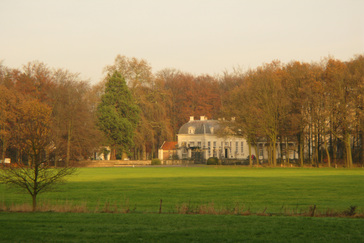 Doorzicht op Huize de Voorst